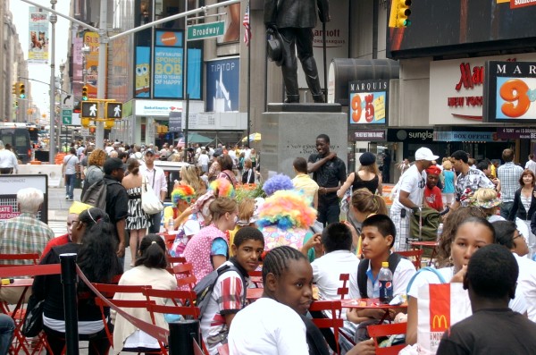 clowns-eating-lunch-times-square-e1351549554900